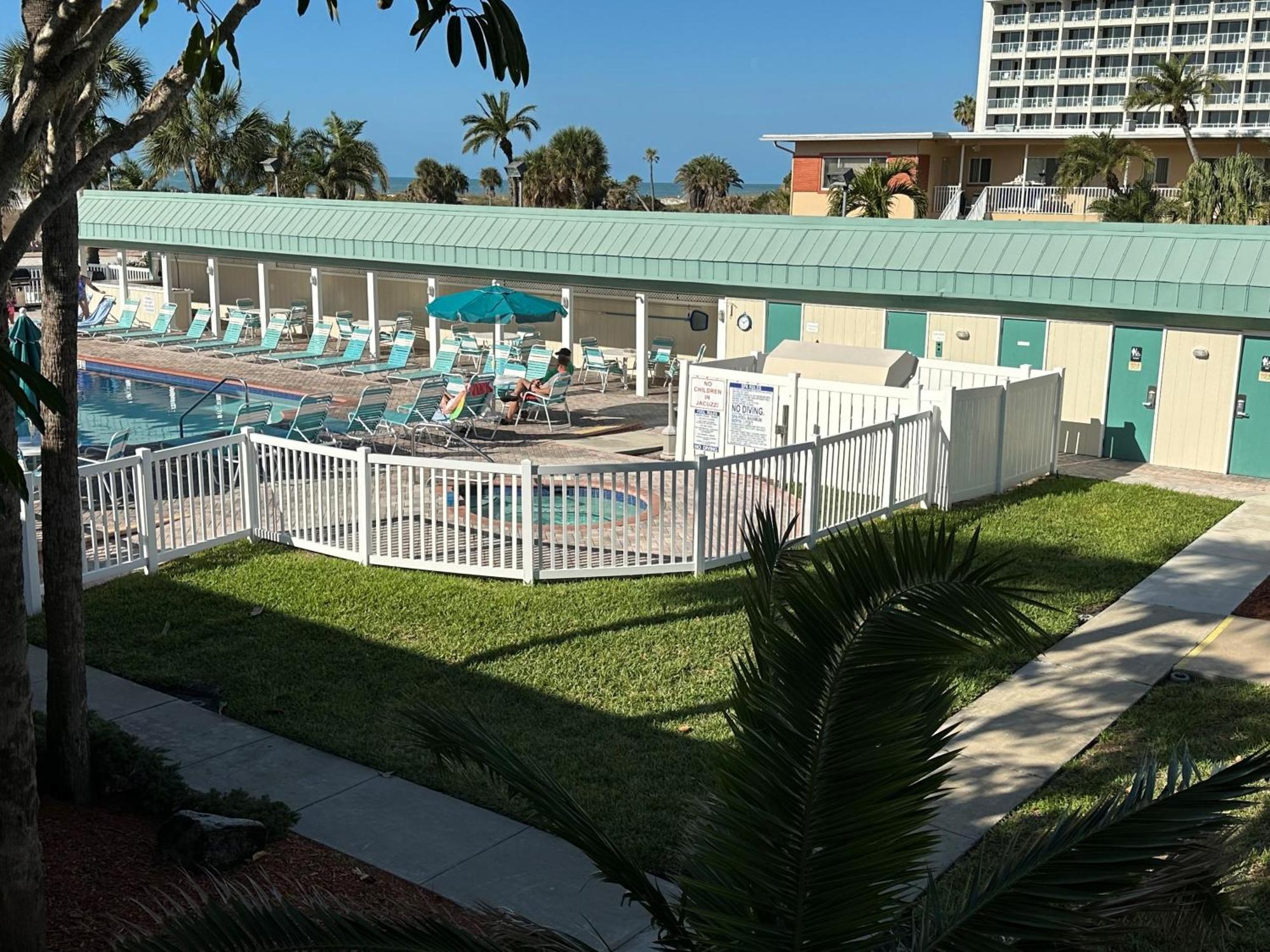 Treasure Island Beach Club 727-360-7096 セント・ピート・ビーチ エクステリア 写真